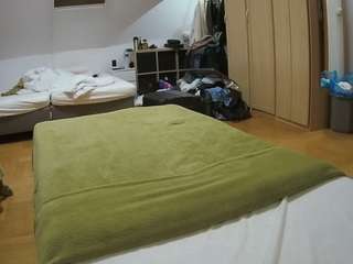 voyeurcam-julmodels-bed-1's CamSoda show and profile