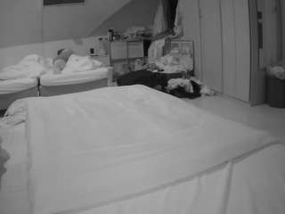 voyeurcam-julmodels-bed-1's CamSoda show and profile