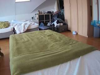 voyeurcam-julmodels-bed-1 webcam