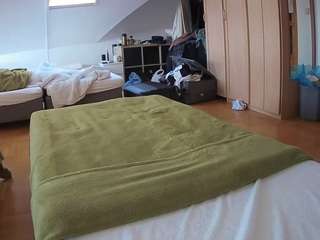 voyeurcam-julmodels-bed-1 webcam