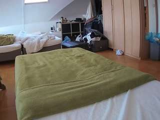 voyeurcam-julmodels-bed-1 webcam
