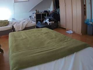 voyeurcam-julmodels-bed-1 webcam