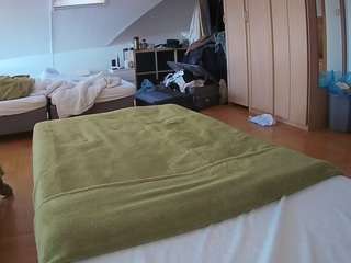 voyeurcam-julmodels-bed-1