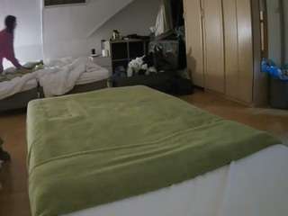 voyeurcam-julmodels-bed-1 webcam
