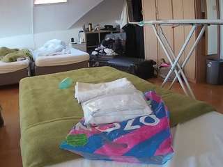 voyeurcam-julmodels-bed-1