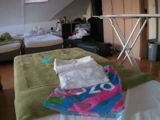 voyeurcam-julmodels-bed-1