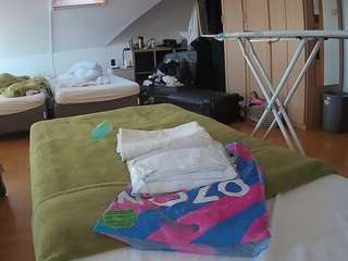 voyeurcam-julmodels-bed-1