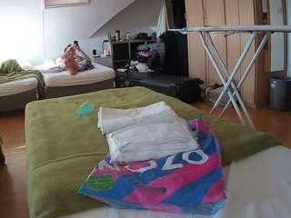 voyeurcam-julmodels-bed-1