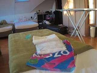 voyeurcam-julmodels-bed-1