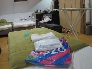 voyeurcam-julmodels-bed-1