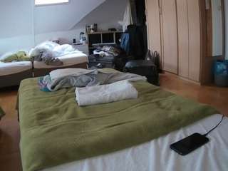 voyeurcam-julmodels-bed-1