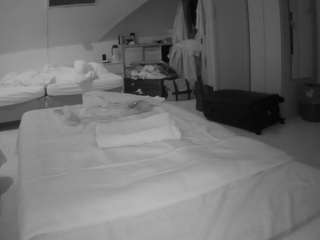 voyeurcam-julmodels-bed-1