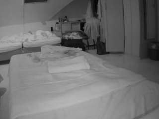 voyeurcam-julmodels-bed-1's CamSoda show and profile