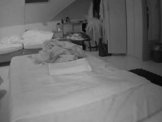 voyeurcam-julmodels-bed-1 Live Webcam on CamSoda