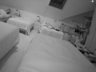 voyeurcam-julmodels-bed-1's CamSoda show and profile