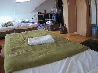 voyeurcam-julmodels-bed-1