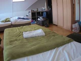 voyeurcam-julmodels-bed-1