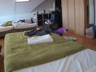 voyeurcam-julmodels-bed-1