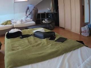 voyeurcam-julmodels-bed-1