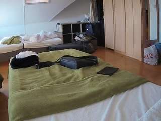 voyeurcam-julmodels-bed-1