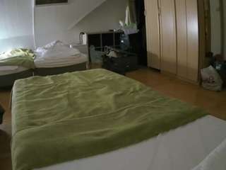 voyeurcam-julmodels-bed-1