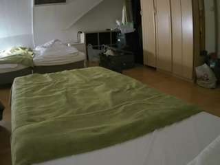 voyeurcam-julmodels-bed-1