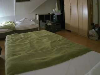 voyeurcam-julmodels-bed-1