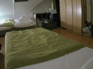 voyeurcam-julmodels-bed-1