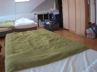 voyeurcam-julmodels-bed-1's CamSoda show and profile