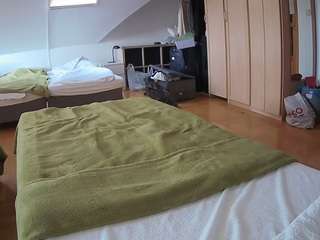 voyeurcam-julmodels-bed-1 webcam