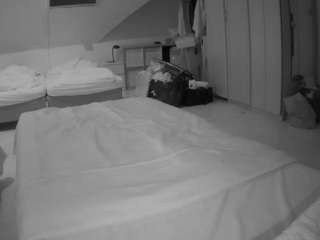 voyeurcam-julmodels-bed-1 live cam profile