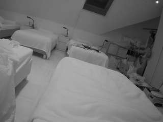 voyeurcam-julmodels-bed-1