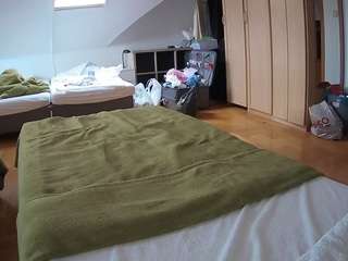 voyeurcam-julmodels-bed-1