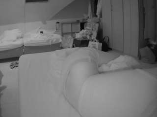 voyeurcam-julmodels-bed-1 webcam