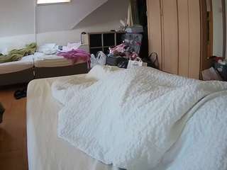 voyeurcam-julmodels-bed-1