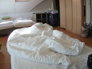 voyeurcam-julmodels-bed-1 webcam