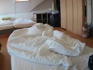 voyeurcam-julmodels-bed-1 webcam