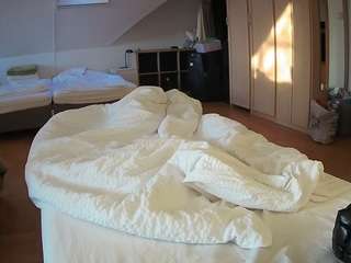 voyeurcam-julmodels-bed-1
