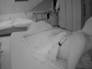 voyeurcam-julmodels-bed-1 webcam