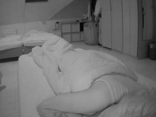 voyeurcam-julmodels-bed-1 live cam profile