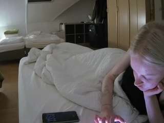 le modèle voyeurcam-julmodels-bed-1 est en webcam porno dans un show sur le site camsoda, il possède les tags suivants: athletic,flashing,full nudity,julmodels-house,no drinking,no smoking,pov,striptease,upskirt,hd