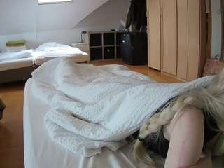 voyeurcam-julmodels-bed-1 live cam profile
