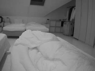 le modèle voyeurcam-julmodels-bed-1 est en webcam porno dans un show sur le site camsoda, il possède les tags suivants: athletic,flashing,full nudity,julmodels-house,no drinking,no smoking,pov,striptease,upskirt,hd