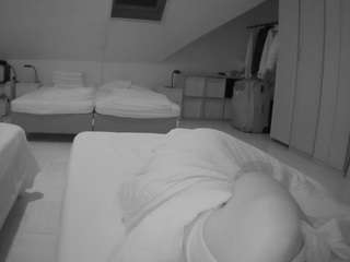 voyeurcam-julmodels-bed-1 live cam profile