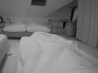 voyeurcam-julmodels-bed-1 live cam profile