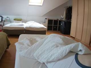 le modèle voyeurcam-julmodels-bed-1 est en webcam porno dans un show sur le site camsoda, il possède les tags suivants: athletic,flashing,full nudity,julmodels-house,no drinking,no smoking,pov,striptease,upskirt,hd