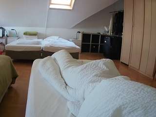 voyeurcam-julmodels-bed-1 live cam profile