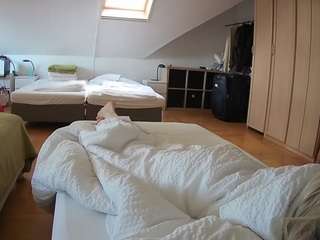 voyeurcam-julmodels-bed-1 webcam