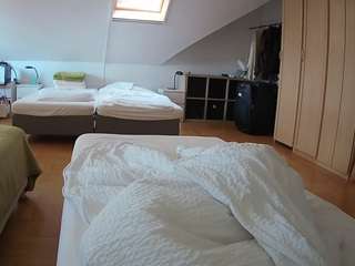 voyeurcam-julmodels-bed-1 live cam profile