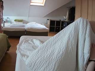 voyeurcam-julmodels-bed-1
